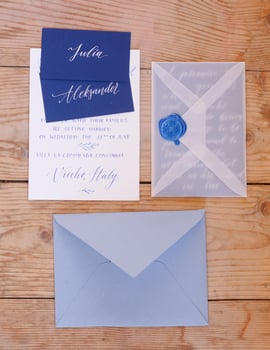 Wedding details flat lay on wooden background. Wedding invitation. Wedding bouquet. Mock up. Envelope. Copy space. photo