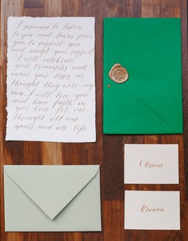 Wedding details flat lay. Wooden background. Wedding invitation. Wedding bouquet. Mock up. Envelope. Copy space. photo
