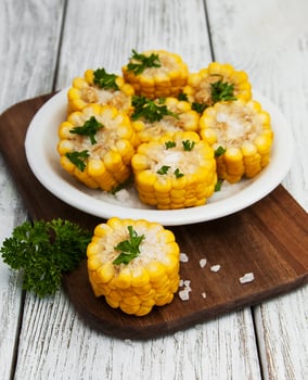 boiled corn on the cob photo