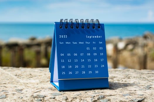 Blue September 2022 calendar on blurred background of blue ocean photo