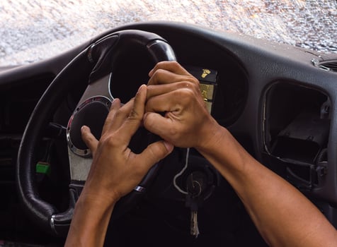 Hand steering arm accident. photo