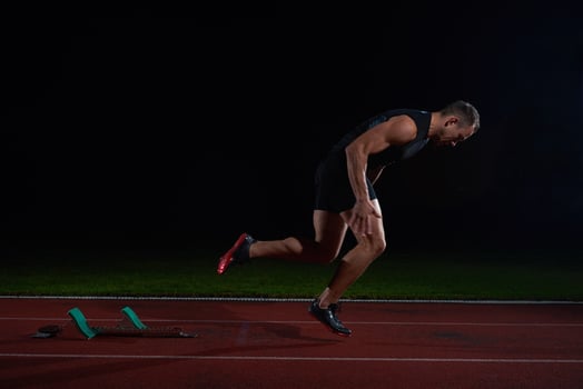 Athletic man start photo