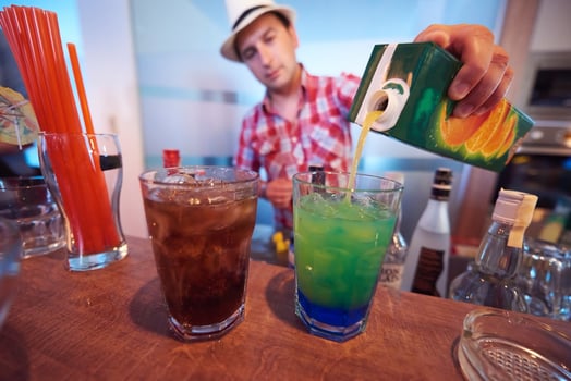 barman prepare fresh coctail drink photo