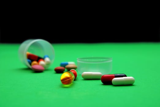 pills on green photo