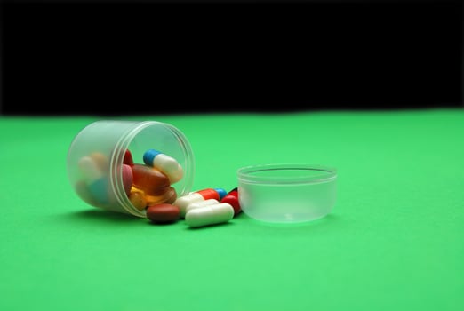 pills on green photo