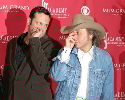 Vince Vaughn, Dwight Yoakam, Press Room MGM Garden Arena Las Vegas, NV May 23, 2006 photo