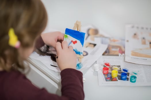 little girl painting on canvas photo