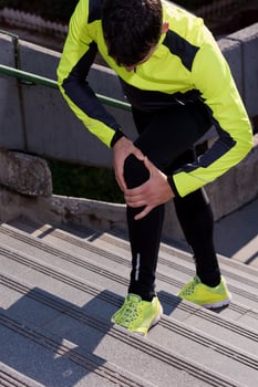 runner knee injury photo