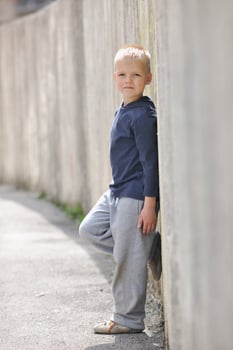 yittle blond boy portratit photo