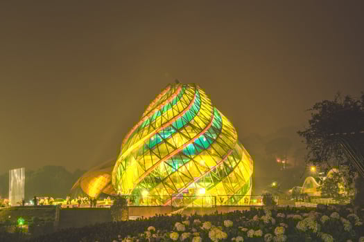 A view of Lam Vien square at the bank of Xuan Huong Lake. In Vietnam, Da Lat is a popular destination attracting thousands of tourists. photo