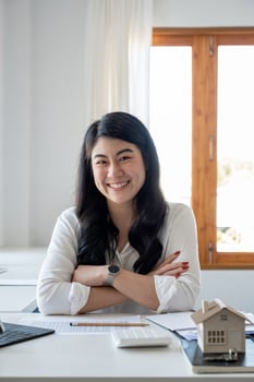 Portrait asian business, finance and employment, female successful entrepreneurs concept. Confident professional female real estate broker showing good deal, pointing upper right corner and smiling photo