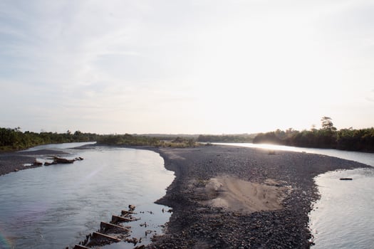Land views that arise in a large river photo