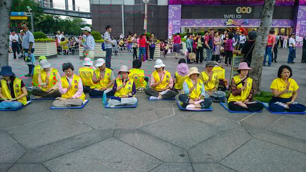 Taipei.taiwan - April 17 2013 Support falun dafa Group remonstrate in front of 101 building in taipei taiwan photo