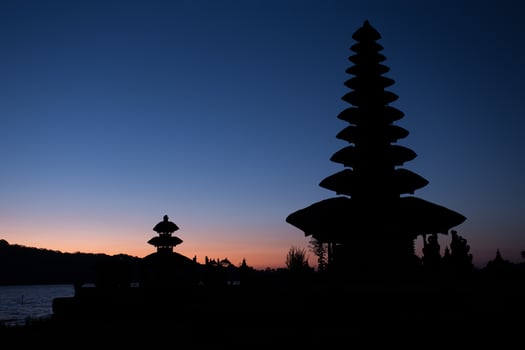 Pura Ulun Danu temple silhouette photo