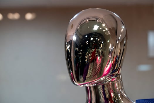 Silver woman mannequin head detail photo