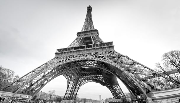 Tour Eiffel in black and white photo