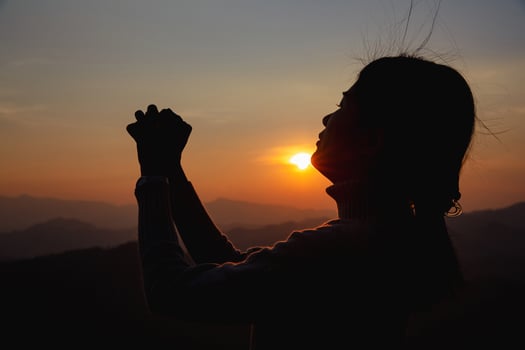 woman worship on sunset photo