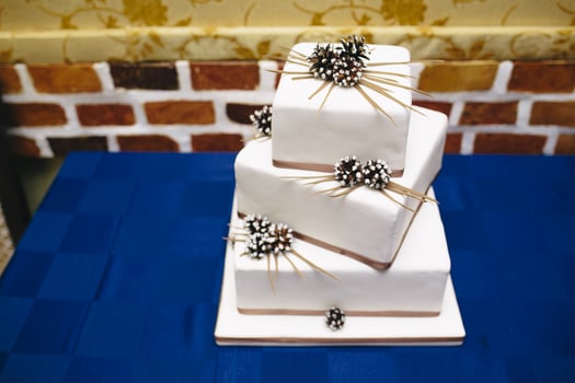 square-shaped wedding cake photo