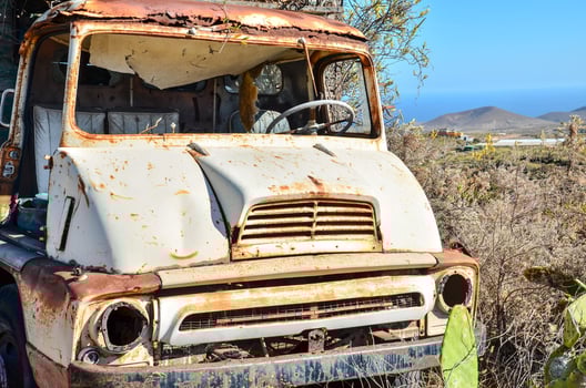 An abandoned car photo