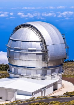 the largest telescope in the world, the mauna kea observatory, is located on the photo