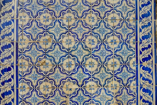 a close up of a tile with a flower design photo