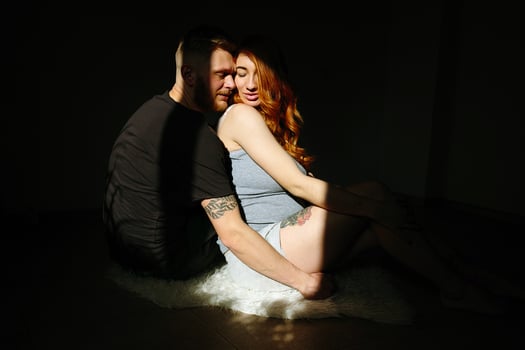 husband and pregnant wife photo