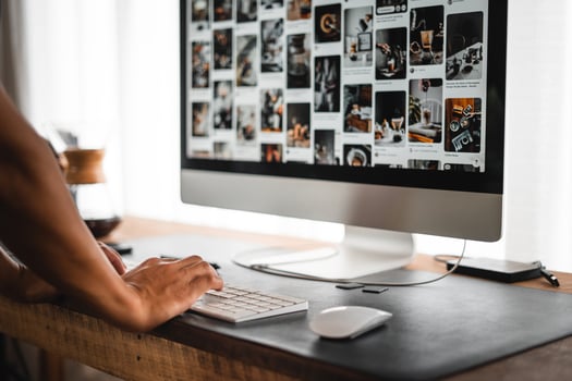 Working and find information on computer photo