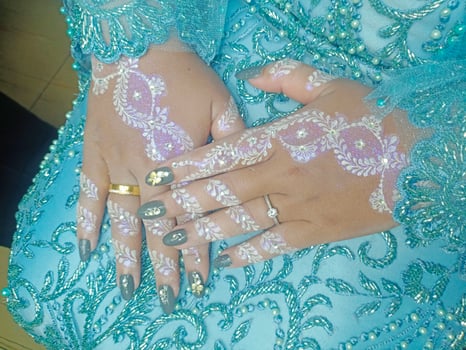 beautiful henna to prepare for the wedding day photo