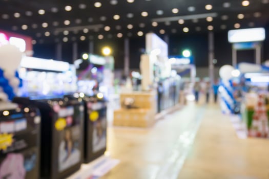 Washing machines in home appliance electronic department retail store blur background photo