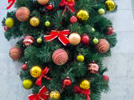 Christmas wreath on the wall. New Year's decoration on the street. photo