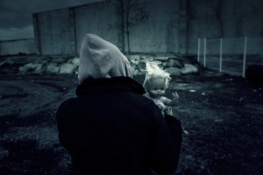 Woman ukraine war photo