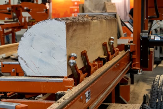automated log splitting machine, longitudinal wood cutting machine, latin america photo