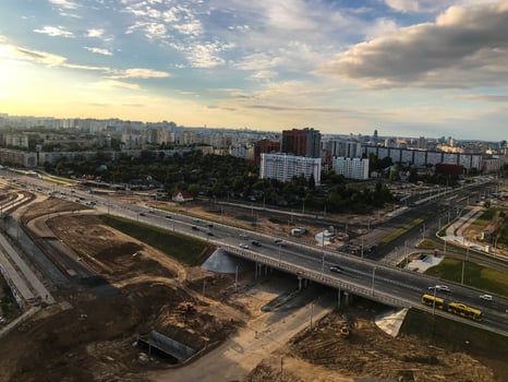 car junction on the road. large intersection, long bridge to redirect traffic flows. new road junction in the city center. construction of roads with improved surface photo