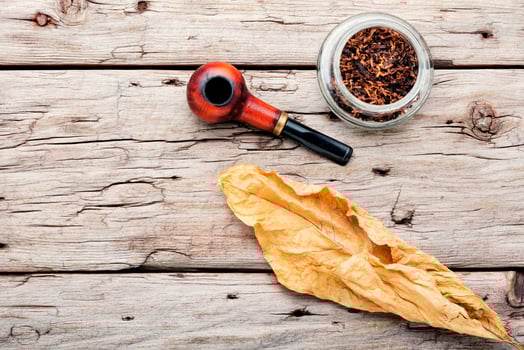 Smoking pipe with tobacco leaves,top view photo