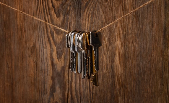 Different keys on thread photo
