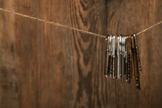 Different keys on thread photo