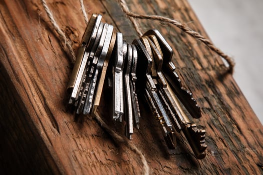 Different keys on thread photo