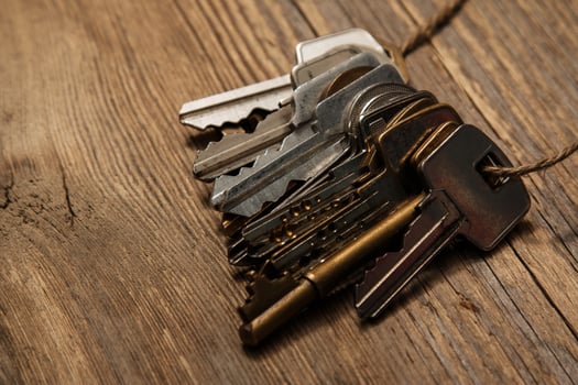 Different keys on thread photo