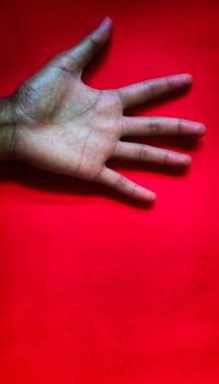 A straight hand line without a break is called a simian line photo