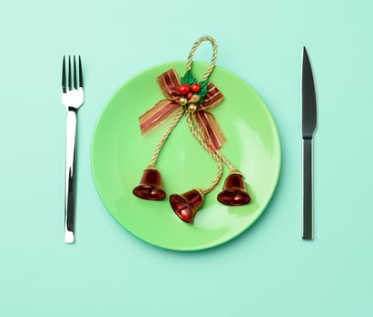 green round red ceramic plate, knife and fork photo