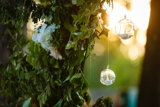 Original wedding floral decoration in the form of mini-vases and bouquets of flowers hanging from the ceiling photo