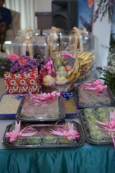 Traditional Wedding Gifts in Indonesia photo