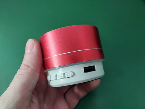 Wireless speaker spins on a stand photo
