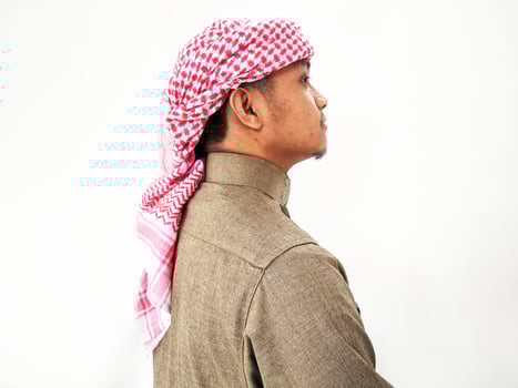 a Muslim man wearing a robe and turban photo