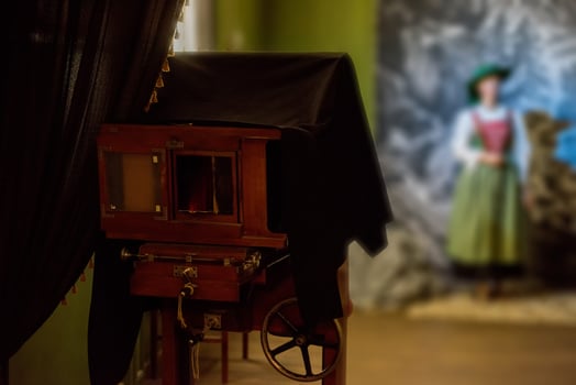 Old studio big camera photo