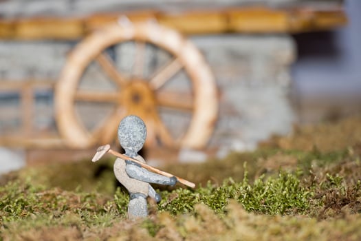 farmer statue detail photo