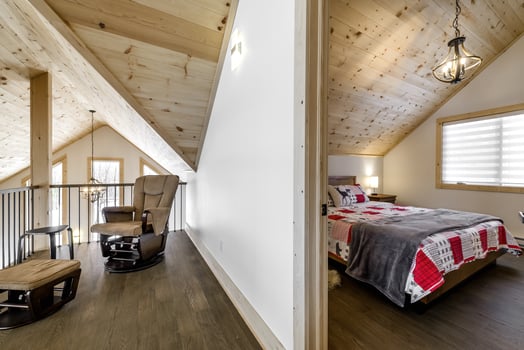 Winter cottages in remote area Quebec, Canada, log house with sauna, SPA, bedrooms, pool, living room, messanine, kitchen and bathrooms photo