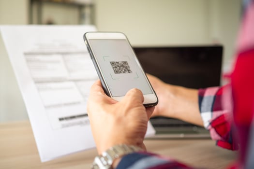 Men pay annual life insurance money through bank applications via smartphone. photo