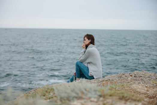 woman sweaters cloudy sea admiring nature Relaxation concept photo