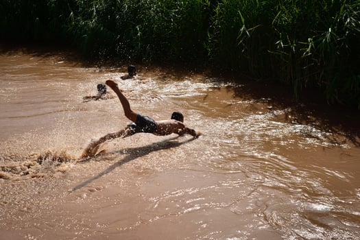 Children in Kashgar, Xinjiang play happily in the water photo